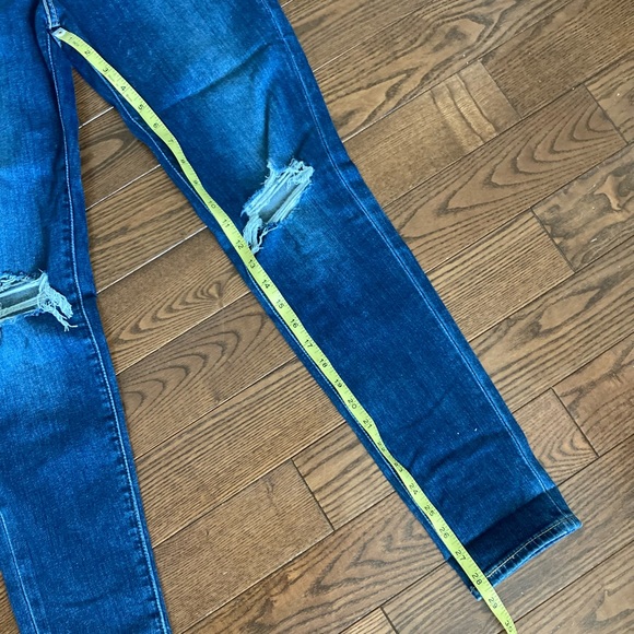 Levi’s red tab wedgie skinny filigree jeans with distressing - Picture 13 of 15